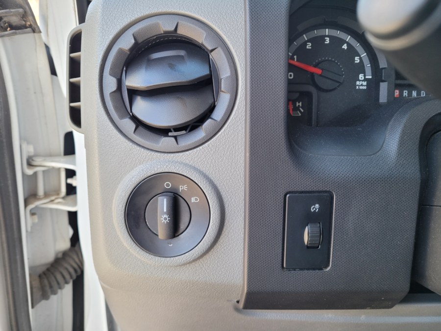 2011 Ford Econoline Commercial Cutaway E-350 Super Duty 138
