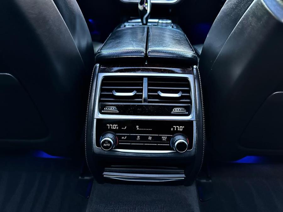 2016 BMW 7-Series 4dr Sdn 750i RWD photo