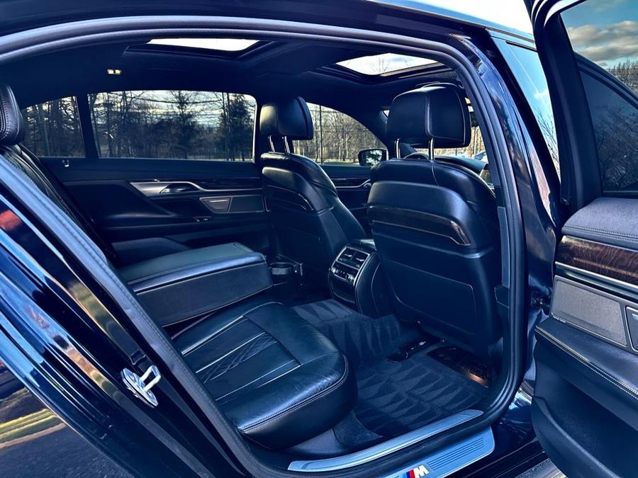 2016 BMW 7-Series 4dr Sdn 750i RWD photo
