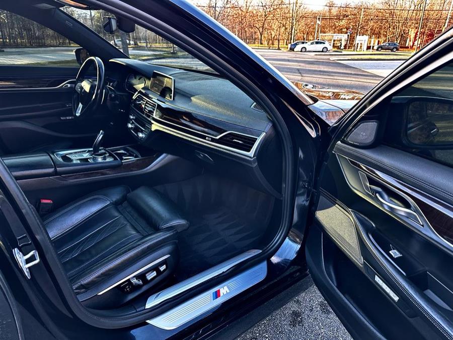 2016 BMW 7-Series 4dr Sdn 750i RWD photo