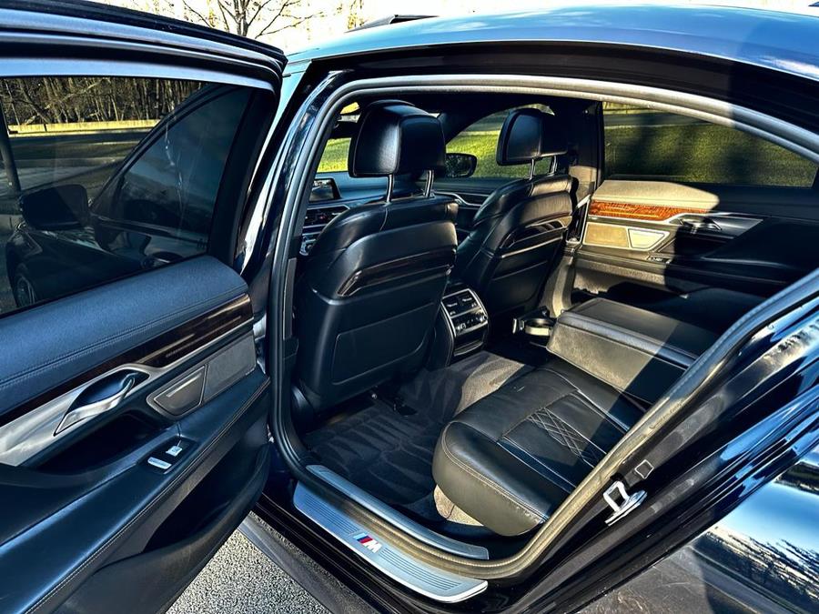 2016 BMW 7-Series 4dr Sdn 750i RWD photo