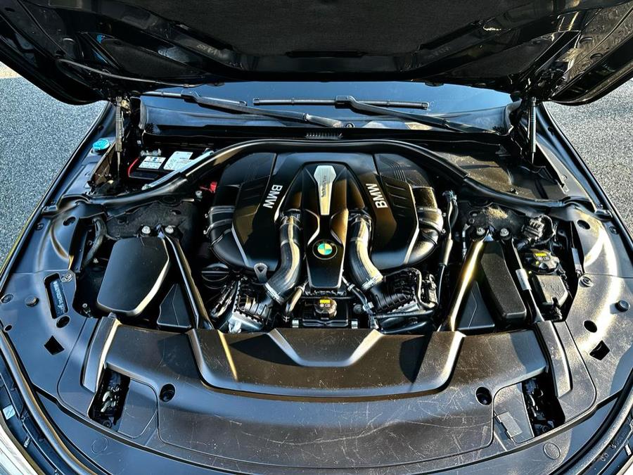 2016 BMW 7-Series 4dr Sdn 750i RWD photo
