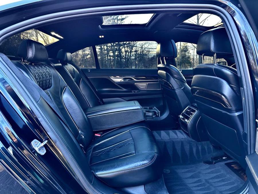 2016 BMW 7-Series 4dr Sdn 750i RWD photo