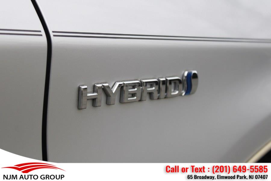 2012 Toyota Prius Two photo
