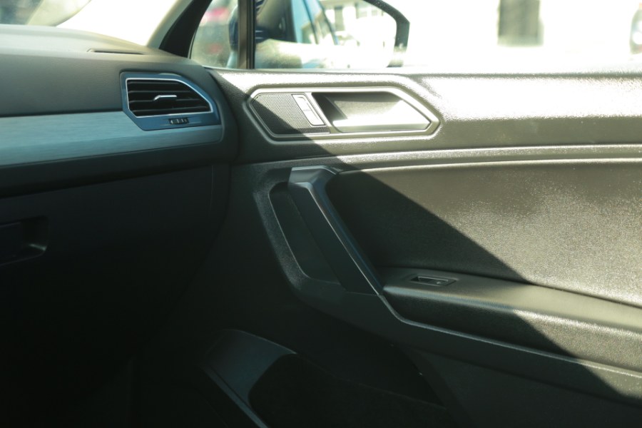 2021 Volkswagen Tiguan 2.0T SE FWD photo