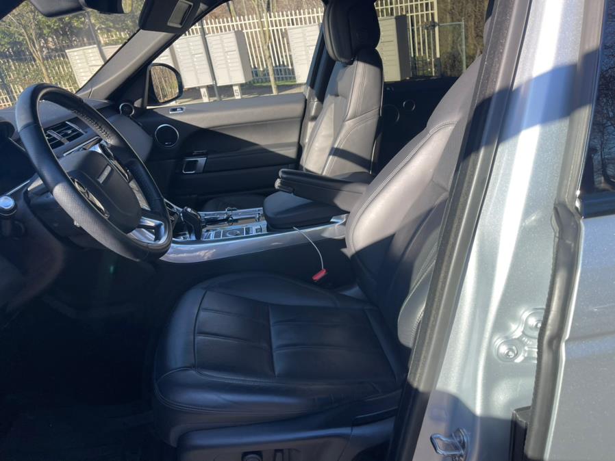 2020 Land Rover Range Rover Sport Turbo i6 MHEV HSE photo