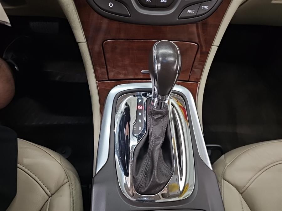 2016 Buick Regal 4dr Sdn Turbo AWD photo