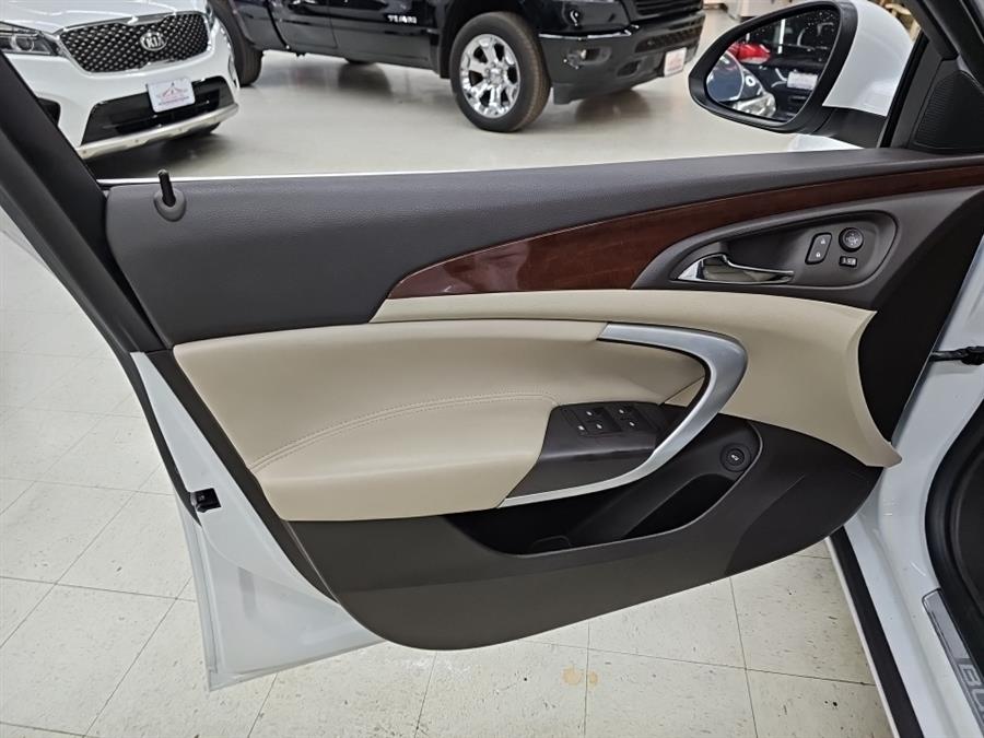 2016 Buick Regal 4dr Sdn Turbo AWD photo