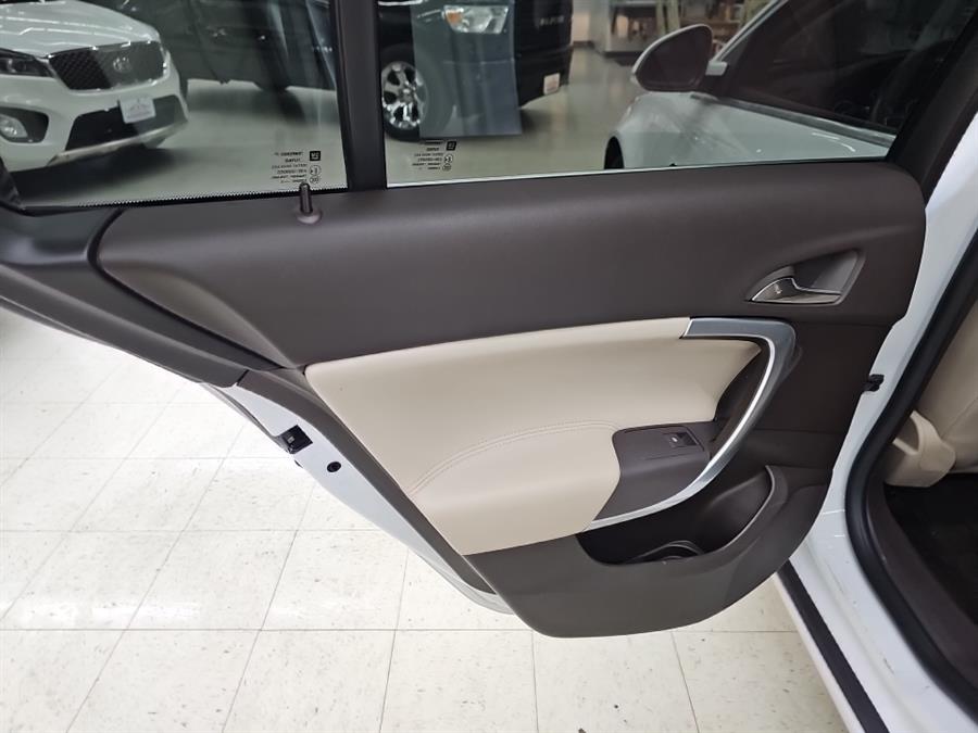 2016 Buick Regal 4dr Sdn Turbo AWD photo