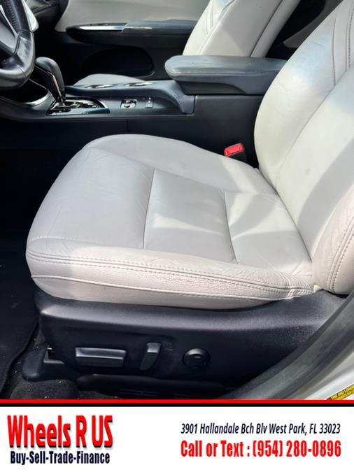 2013 Toyota Avalon XLE photo