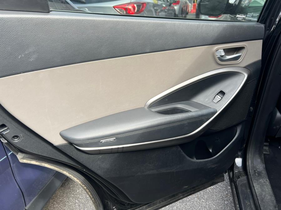 2017 Hyundai Santa Fe SE 3.3L Automatic AWD photo