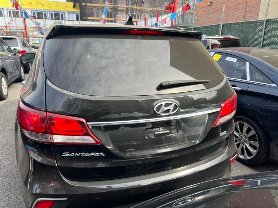 2017 Hyundai Santa Fe SE 3.3L Automatic AWD photo