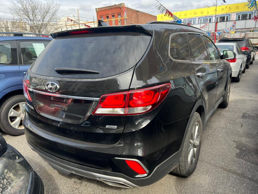2017 Hyundai Santa Fe SE 3.3L Automatic AWD photo