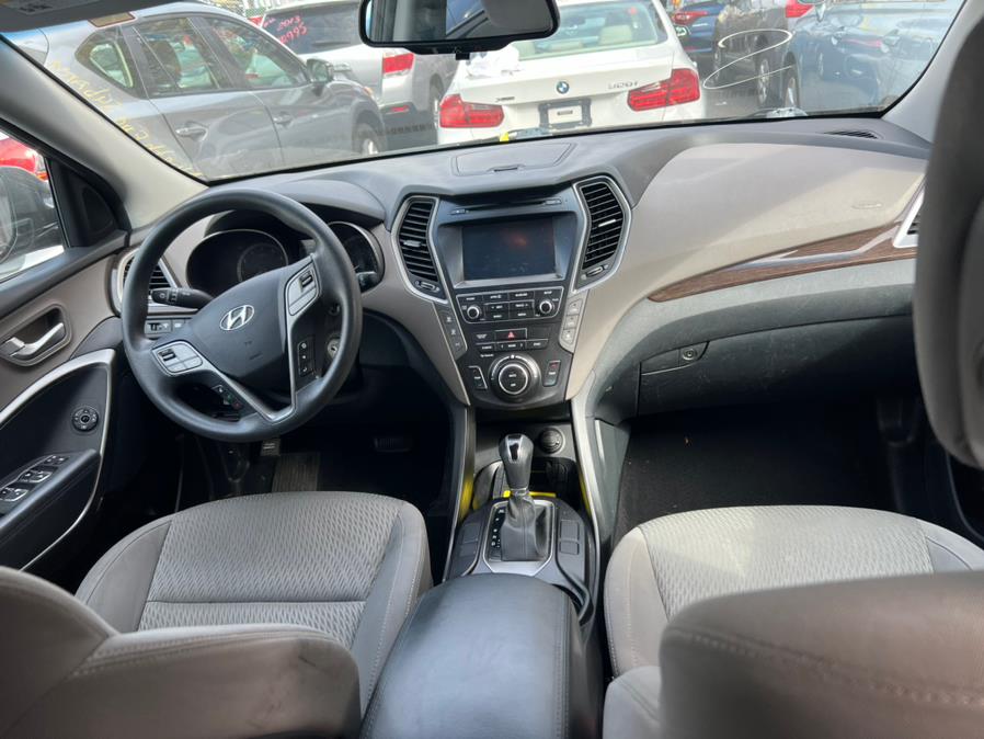 2017 Hyundai Santa Fe SE 3.3L Automatic AWD photo