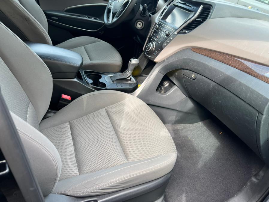 2017 Hyundai Santa Fe SE 3.3L Automatic AWD photo