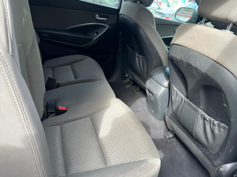 2017 Hyundai Santa Fe SE 3.3L Automatic AWD photo