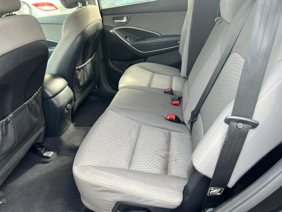 2017 Hyundai Santa Fe SE 3.3L Automatic AWD photo