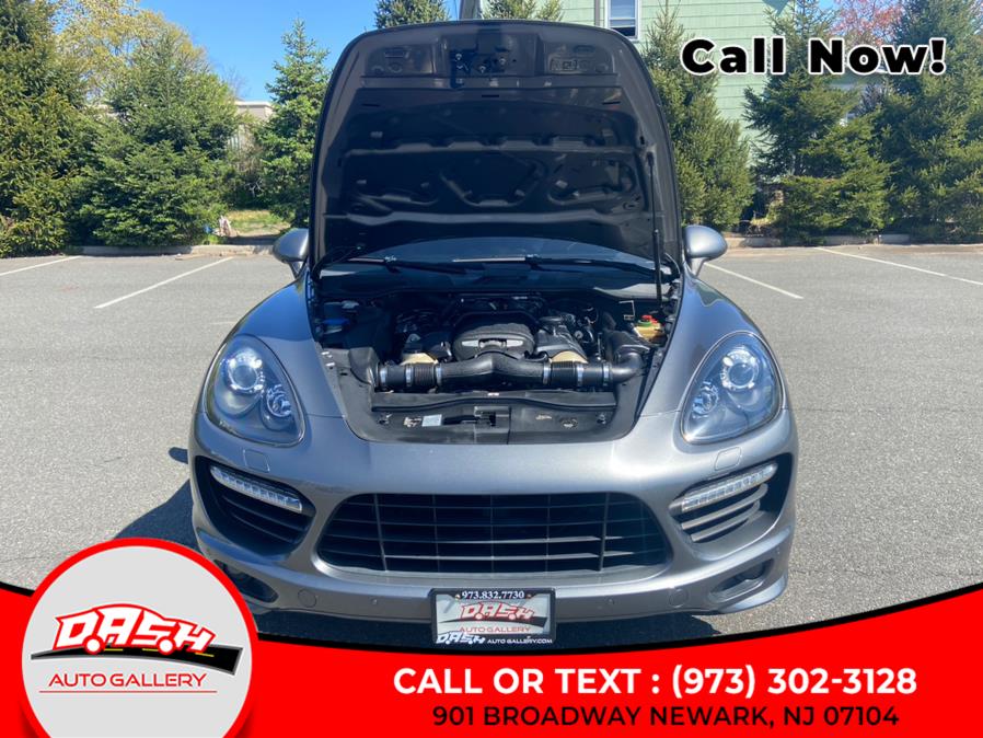 2013 Porsche Cayenne GTS photo