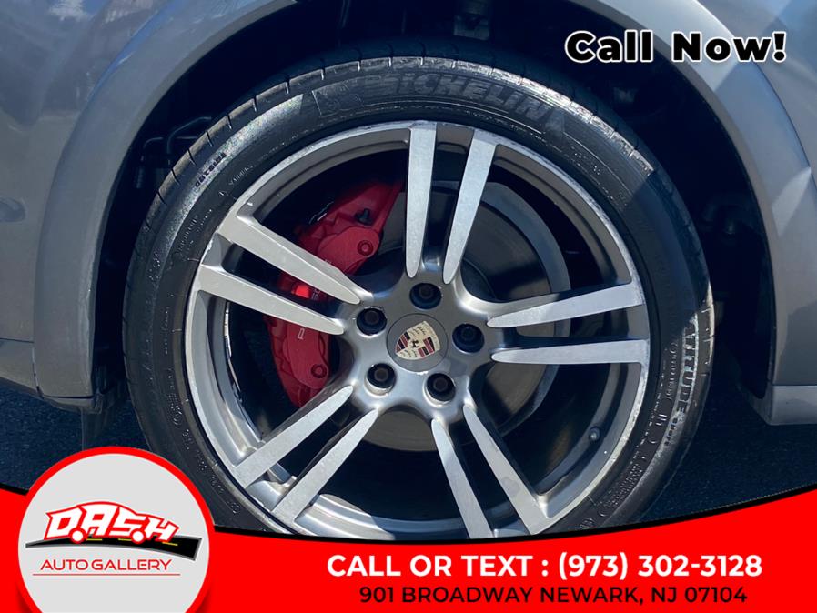 2013 Porsche Cayenne GTS photo