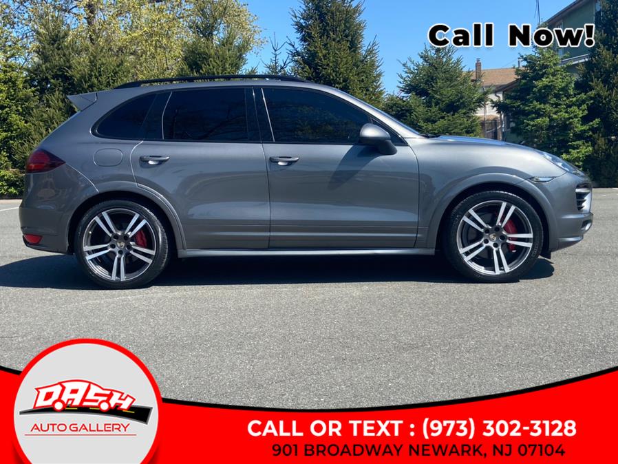 2013 Porsche Cayenne GTS photo