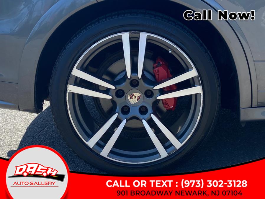2013 Porsche Cayenne GTS photo