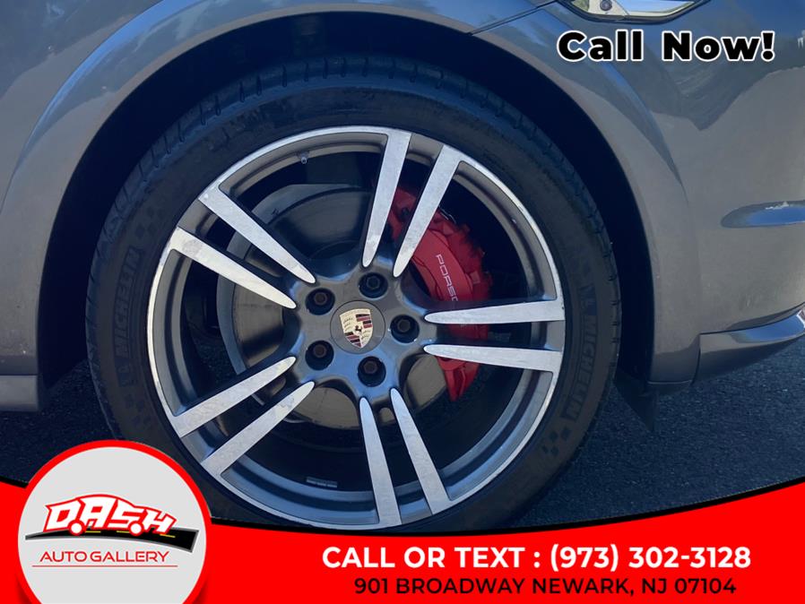 2013 Porsche Cayenne GTS photo