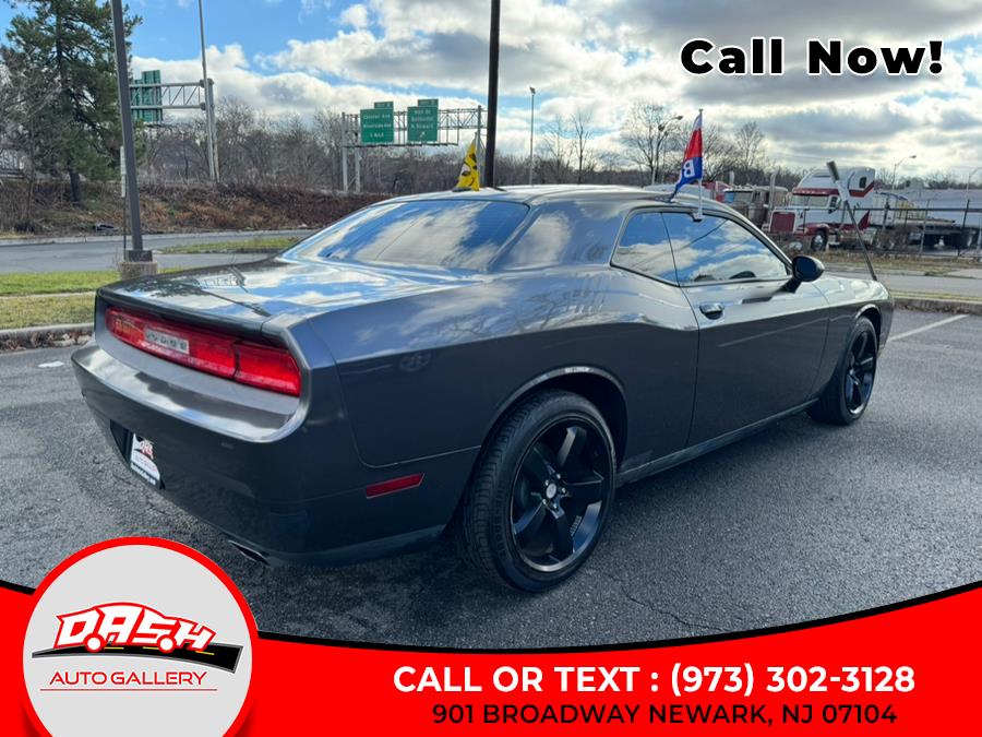 2013 Dodge Challenger SXT photo