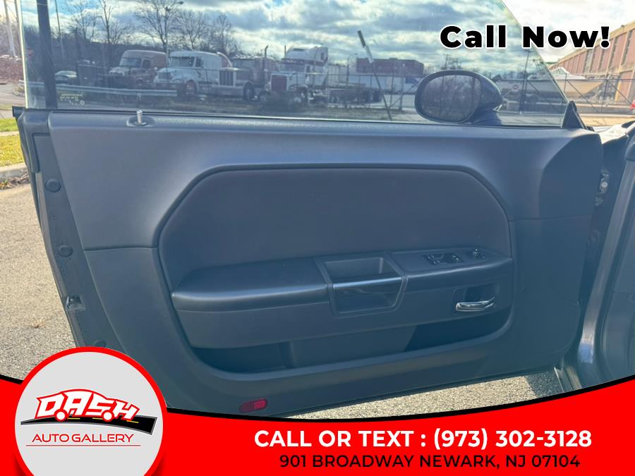 2013 Dodge Challenger SXT photo