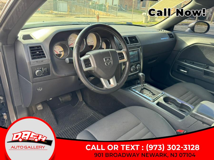 2013 Dodge Challenger SXT photo