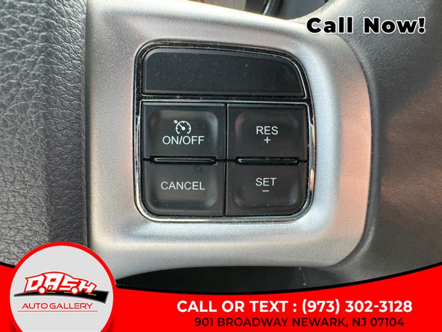 2013 Dodge Challenger SXT photo