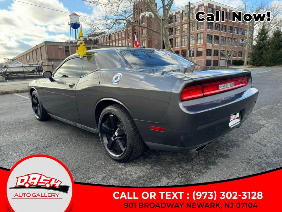 2013 Dodge Challenger SXT photo