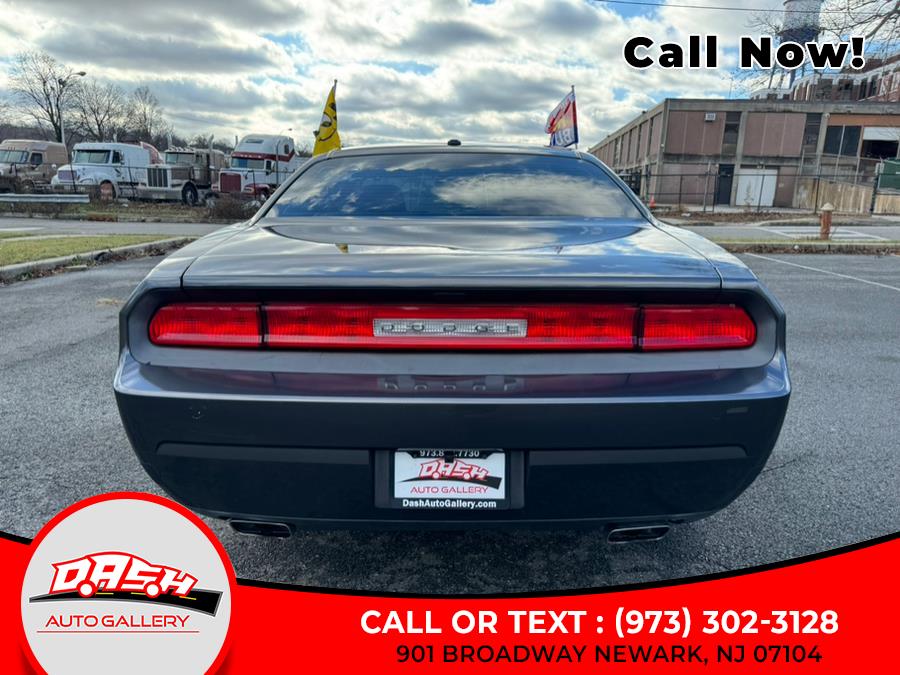 2013 Dodge Challenger SXT photo