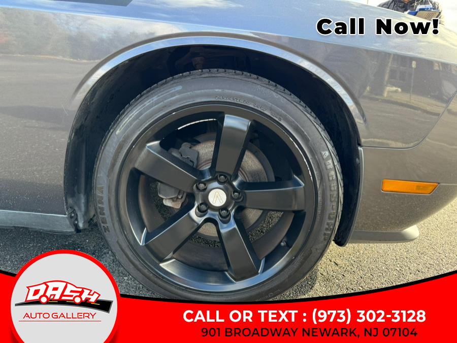 2013 Dodge Challenger SXT photo