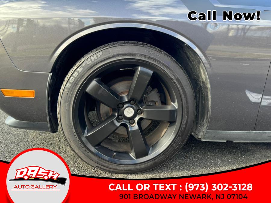 2013 Dodge Challenger SXT photo