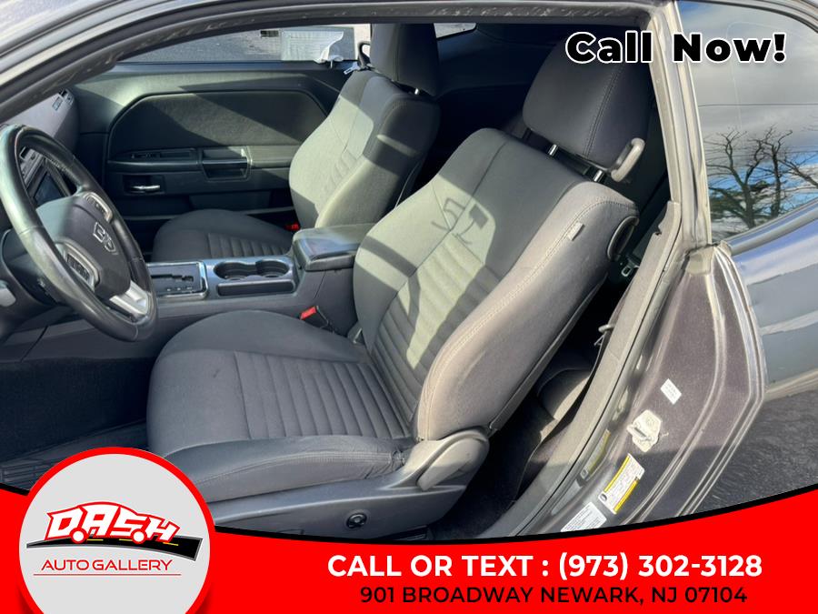 2013 Dodge Challenger SXT photo