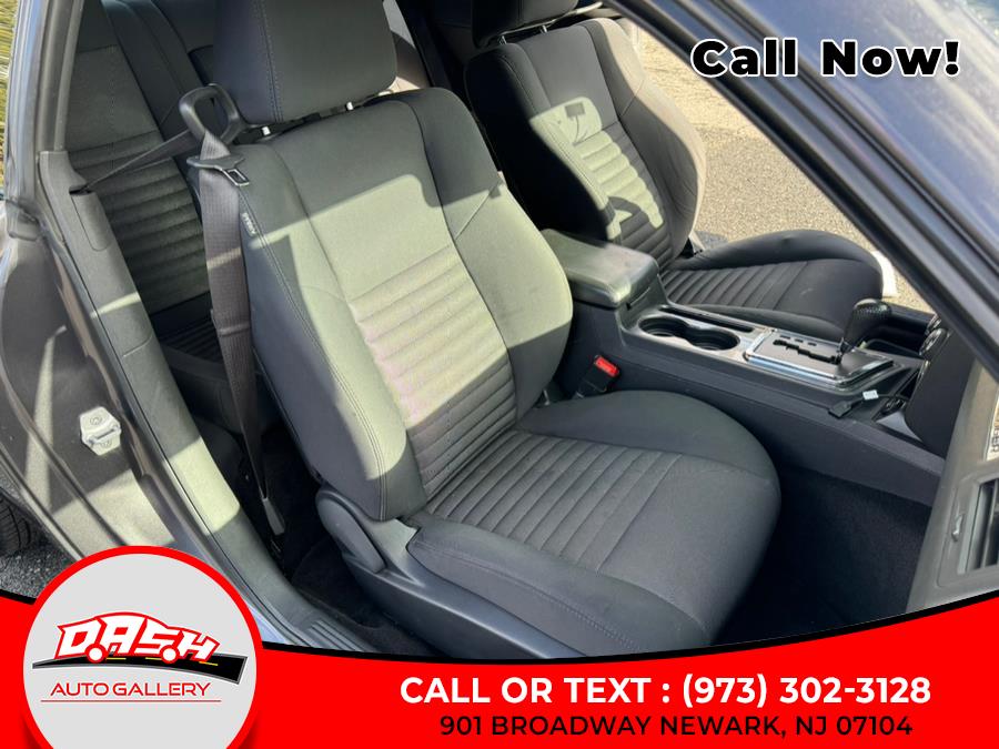2013 Dodge Challenger SXT photo