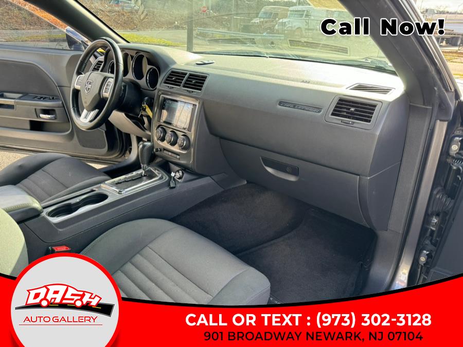 2013 Dodge Challenger SXT photo