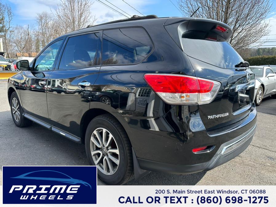 2013 Nissan Pathfinder S photo