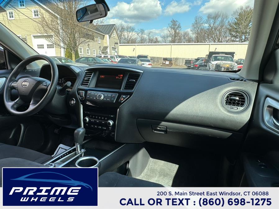 2013 Nissan Pathfinder S photo