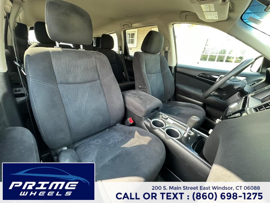 2013 Nissan Pathfinder S photo
