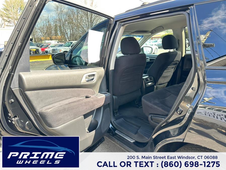 2013 Nissan Pathfinder S photo