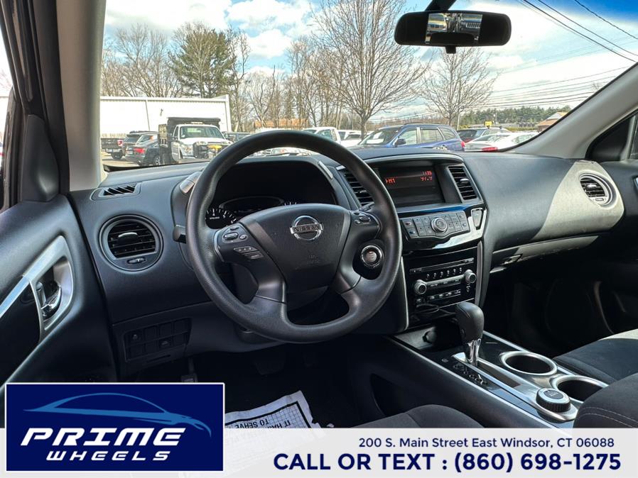 2013 Nissan Pathfinder S photo