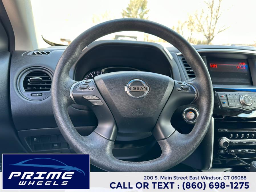 2013 Nissan Pathfinder S photo