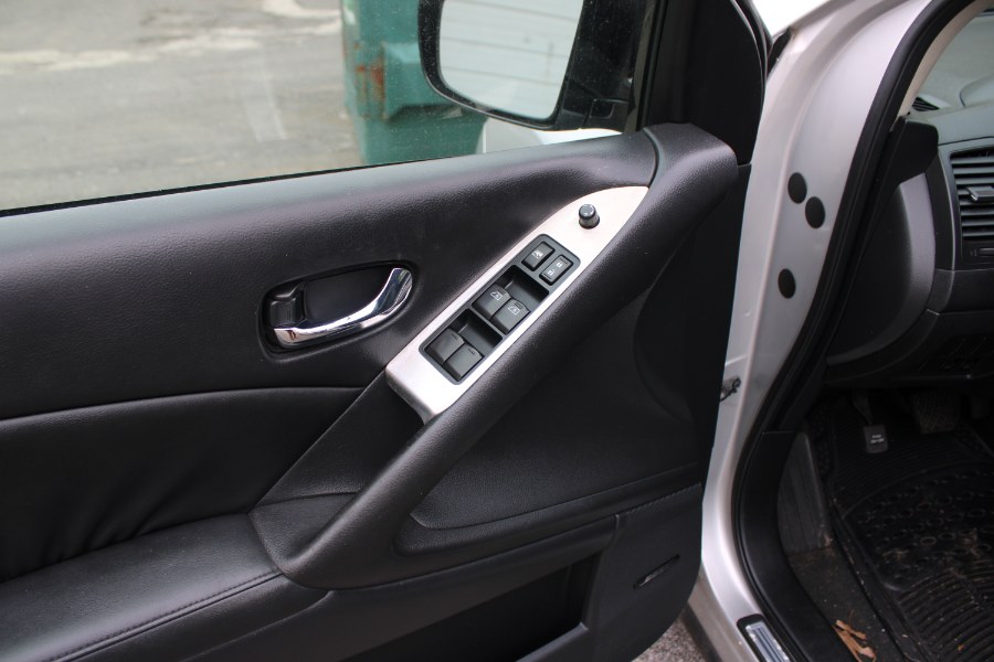 2010 Nissan Murano S photo