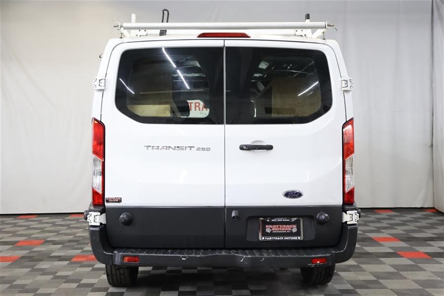 2018 Ford TRANSIT T-250 photo