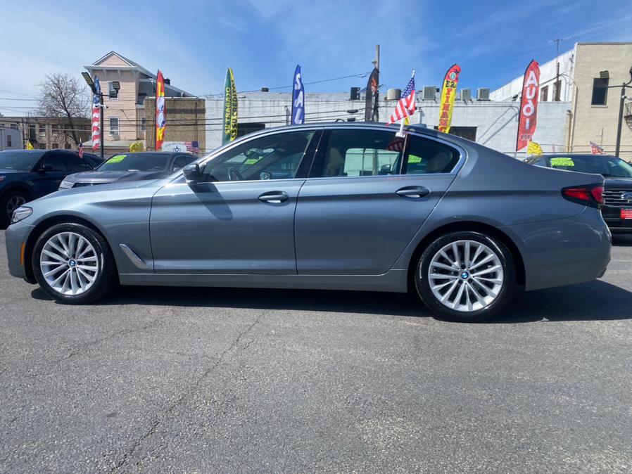 2021 BMW 5-Series 530i xDrive Sedan photo