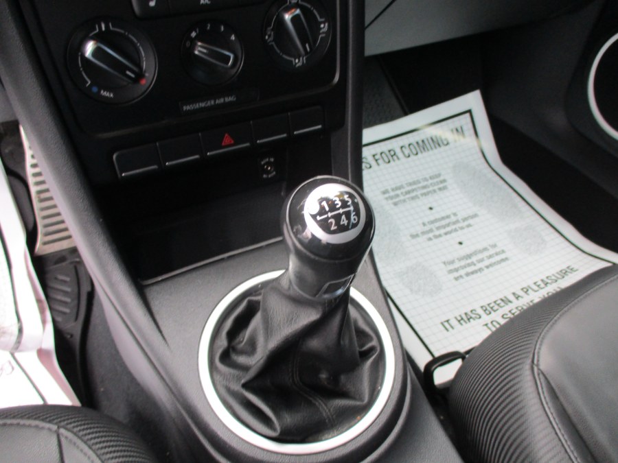 2014 Volkswagen Beetle R-Line PZEV photo