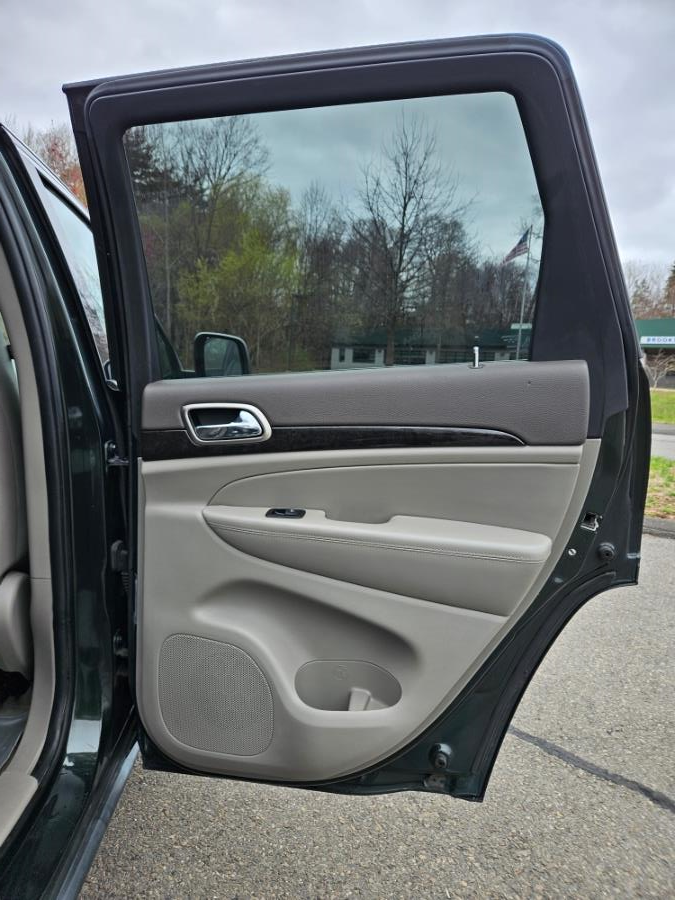 2011 Jeep Grand Cherokee Laredo photo