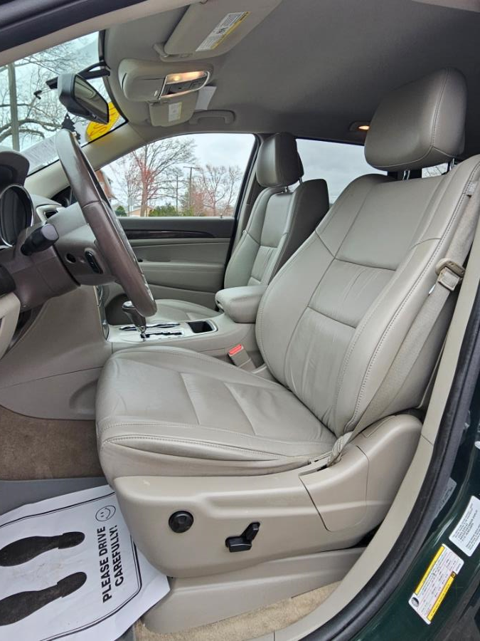 2011 Jeep Grand Cherokee Laredo photo
