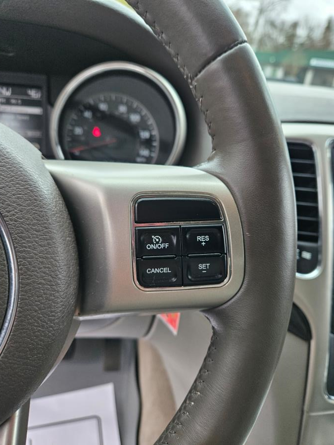2011 Jeep Grand Cherokee Laredo photo